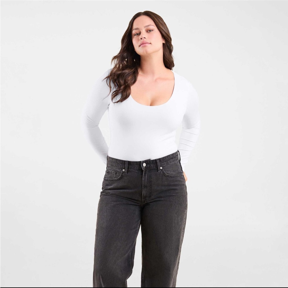 nuuds Women's White scoop neck Bodysuit